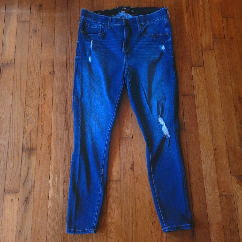 NWOT Torrid Sky High Skinny Medium Wash